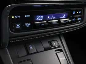 Toyota Auris (2015) thumbnail 9