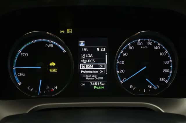 Toyota RAV4 (2018) thumbnail 3