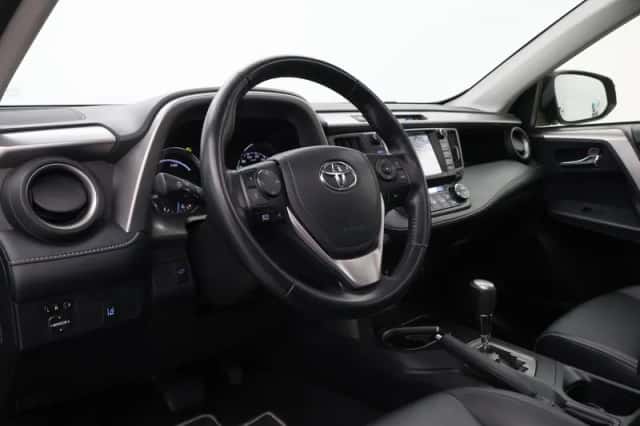 Toyota RAV4 (2018) thumbnail 2