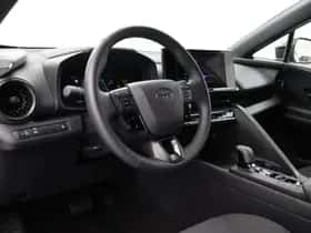 Toyota C-HR (2024) thumbnail 2