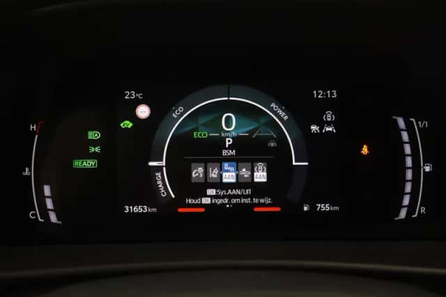 Toyota C-HR (2024) thumbnail 3