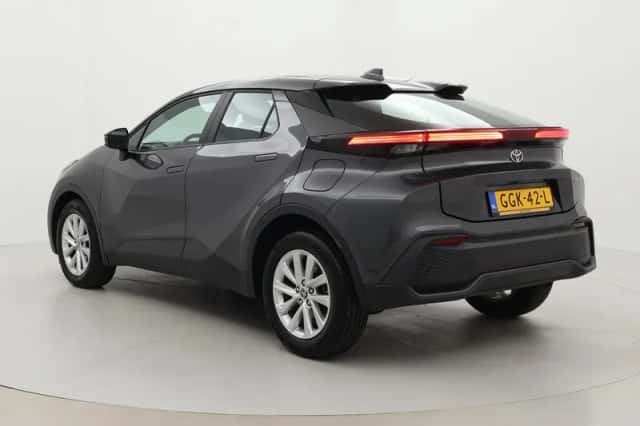 Toyota C-HR (2024) thumbnail 4