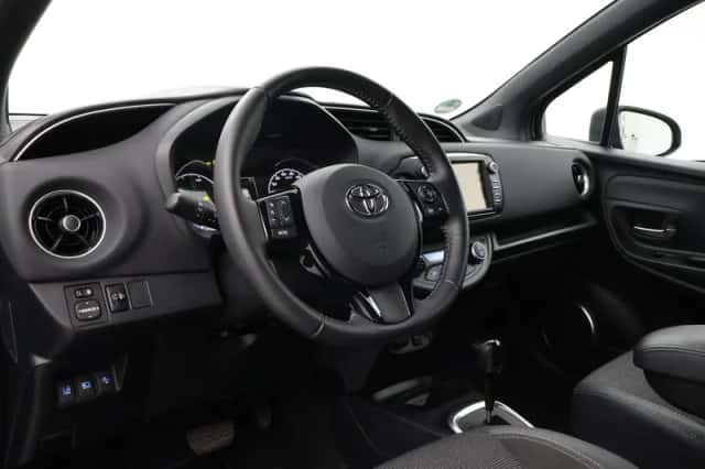 Toyota Yaris (2018) thumbnail 2
