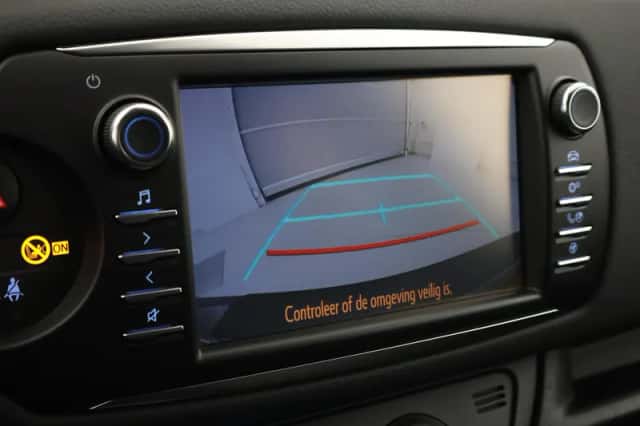 Toyota Yaris (2018) thumbnail 6