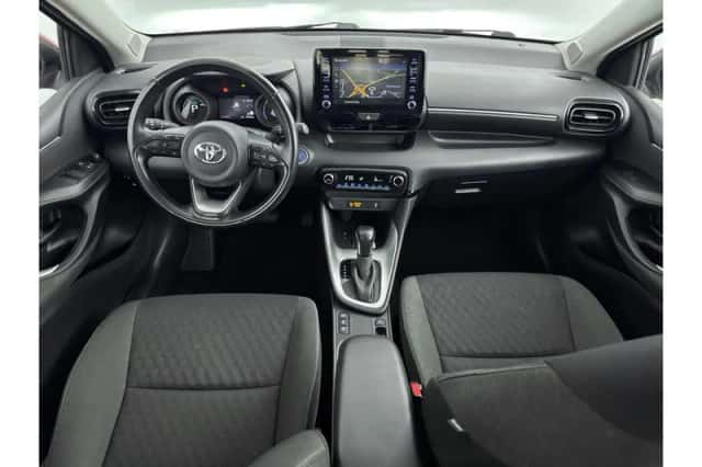 Toyota Yaris (2022) thumbnail 2