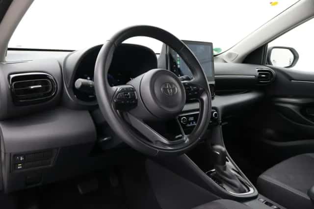 Toyota Yaris (2024) thumbnail 2