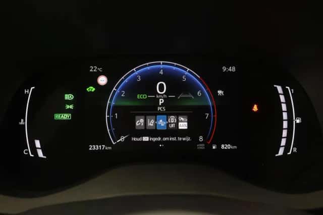 Toyota Yaris (2024) thumbnail 3