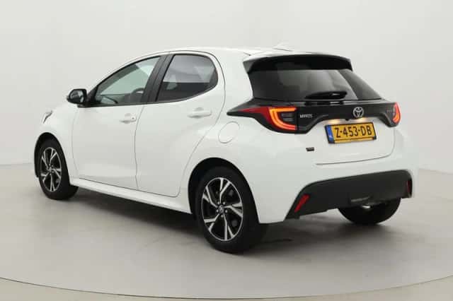 Toyota Yaris (2024) thumbnail 4