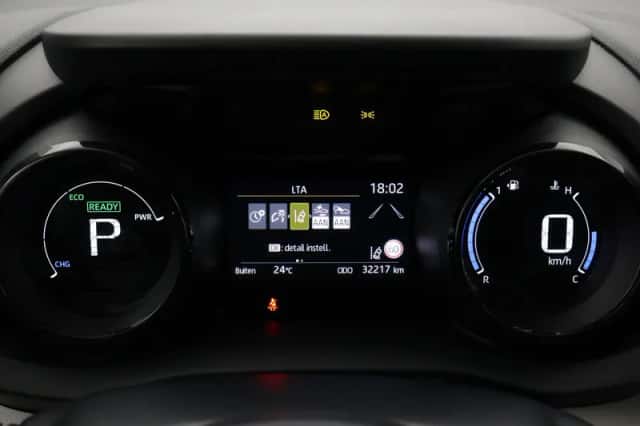 Toyota Yaris (2023) thumbnail 3