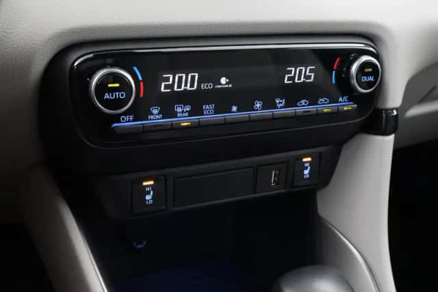 Toyota Yaris (2023) thumbnail 5