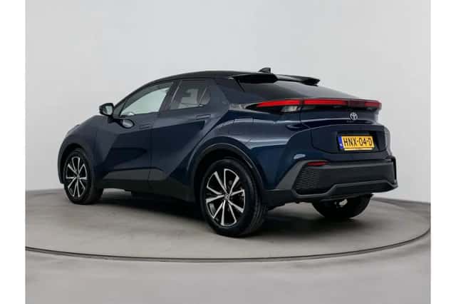 Toyota C-HR (2025) thumbnail 4