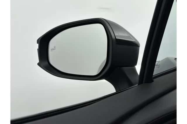 Toyota C-HR (2025) thumbnail 5