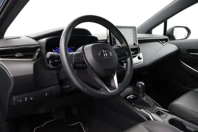 Toyota Corolla (2021) thumbnail 2