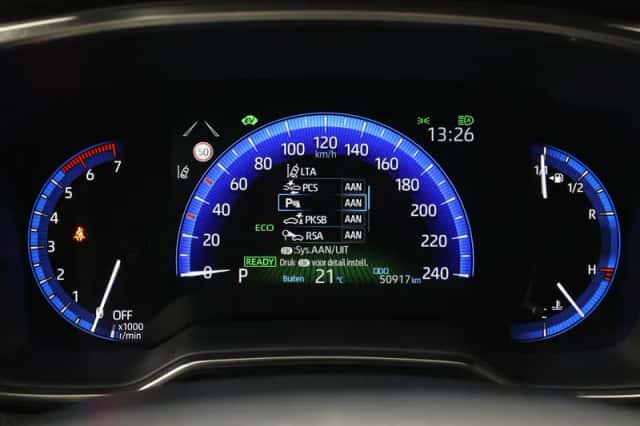 Toyota Corolla (2021) thumbnail 3