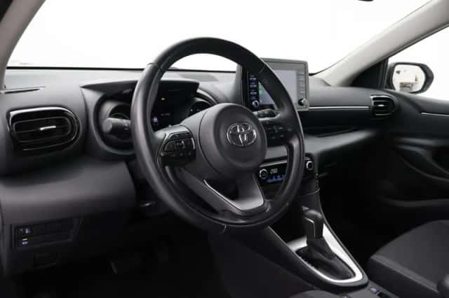 Toyota Yaris (2021) thumbnail 2