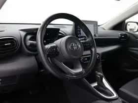 Toyota Yaris (2021) thumbnail 2