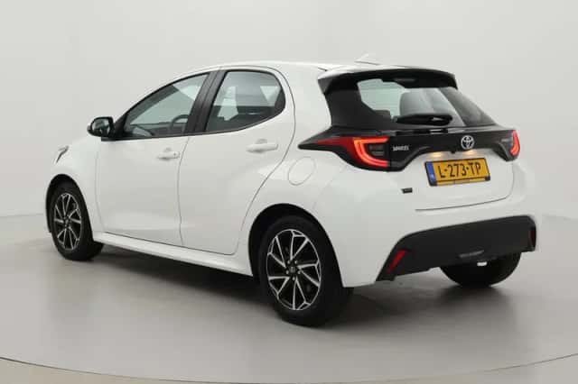 Toyota Yaris (2021) thumbnail 4
