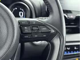 Toyota Yaris (2022) thumbnail 16