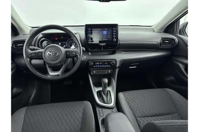 Toyota Yaris (2022) thumbnail 2