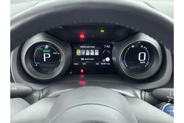 Toyota Yaris (2022) thumbnail 3