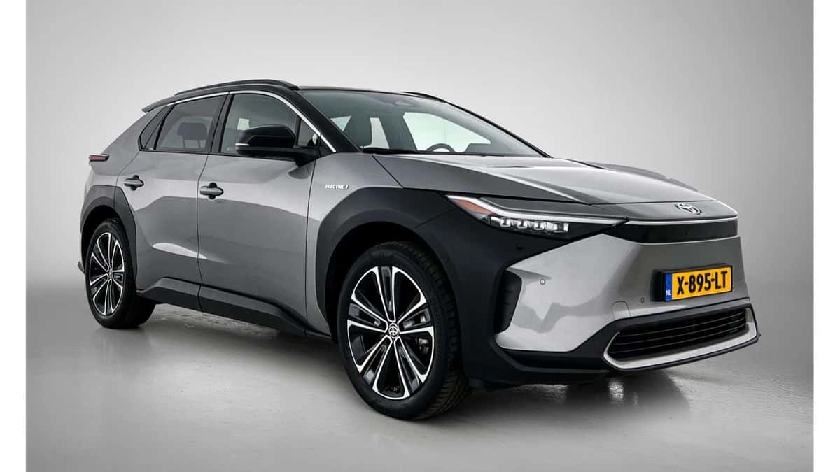 Toyota bZ4X (2023) — foto 1
