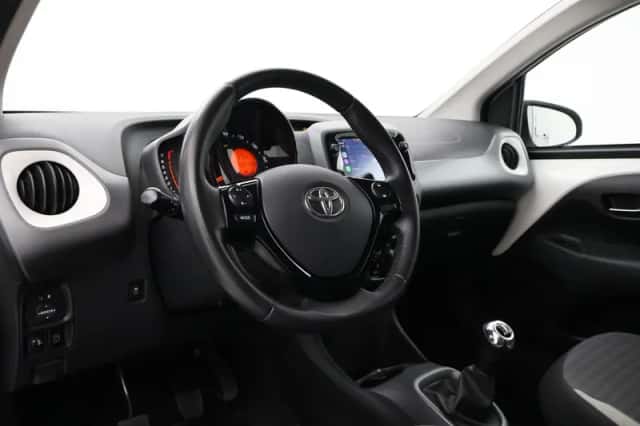 Toyota Aygo (2019) thumbnail 2