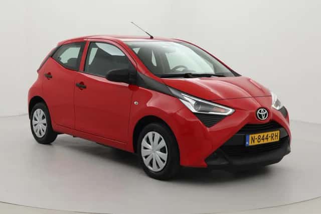 Toyota Aygo (2022) thumbnail 1