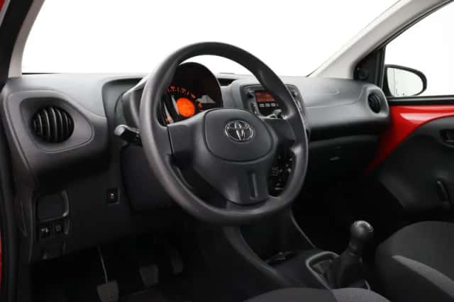 Toyota Aygo (2022) thumbnail 2