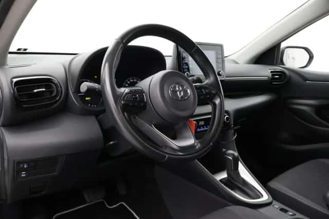 Toyota Yaris (2021) thumbnail 2