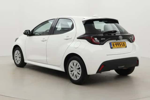 Toyota Yaris (2021) thumbnail 4
