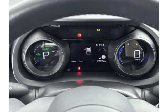 Toyota Yaris (2023) thumbnail 3
