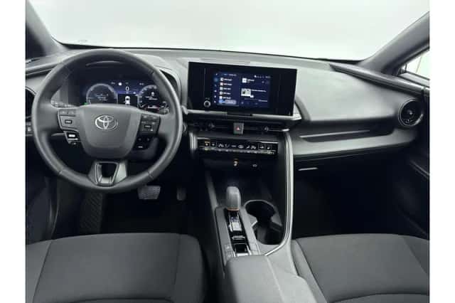 Toyota C-HR (2025) thumbnail 2