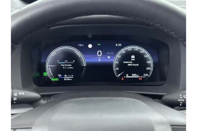 Toyota C-HR (2025) thumbnail 3