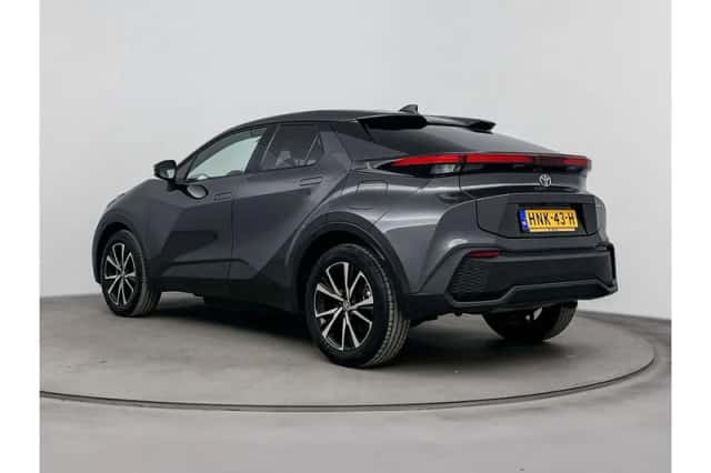 Toyota C-HR (2025) thumbnail 4