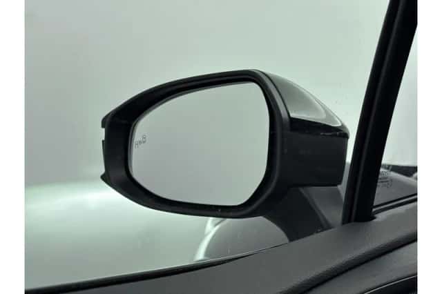 Toyota C-HR (2025) thumbnail 5