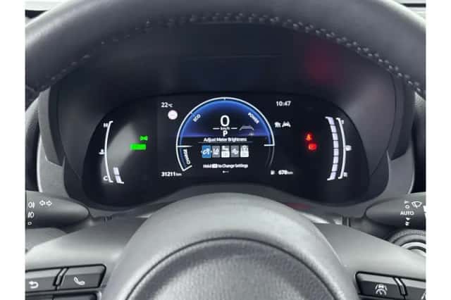 Toyota Yaris Cross (2025) thumbnail 3