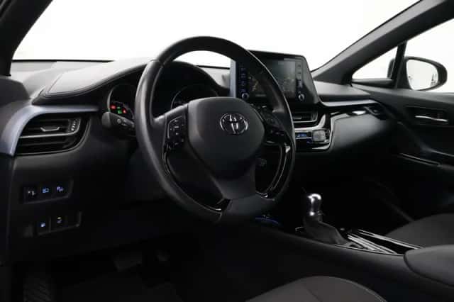 Toyota C-HR (2021) thumbnail 2