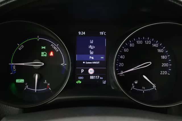 Toyota C-HR (2021) thumbnail 3