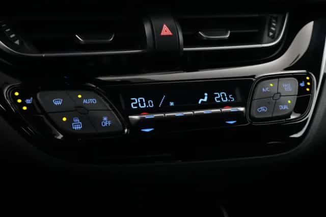 Toyota C-HR (2021) thumbnail 6