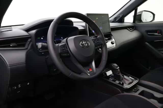 Toyota Corolla Cross (2025) thumbnail 2