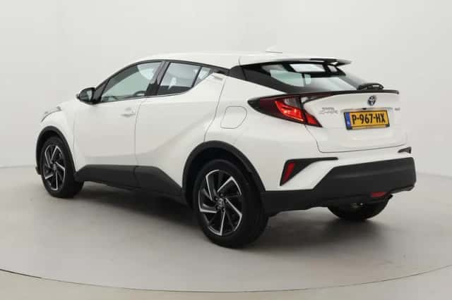 Toyota C-HR (2022) thumbnail 4