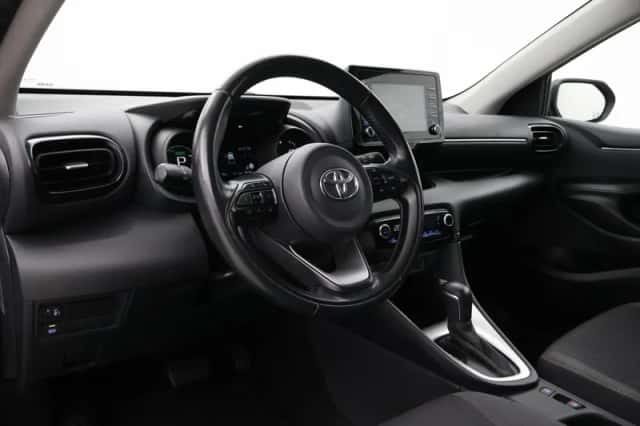 Toyota Yaris (2021) thumbnail 2