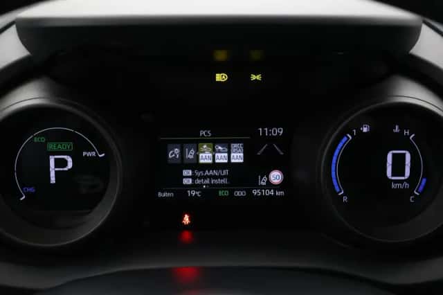 Toyota Yaris (2021) thumbnail 3
