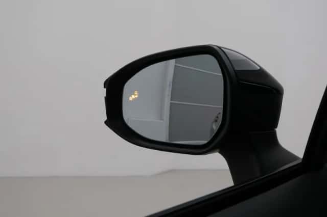 Toyota Corolla Cross (2025) thumbnail 5