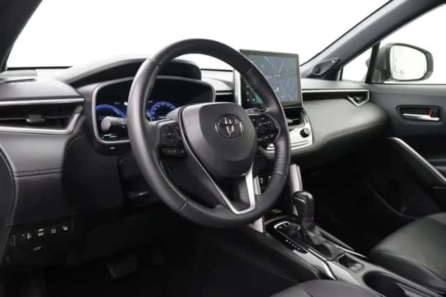 Toyota Corolla Cross (2023) thumbnail 2