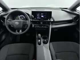 Toyota C-HR (2024) thumbnail 2