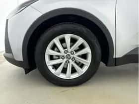 Toyota C-HR (2024) thumbnail 5