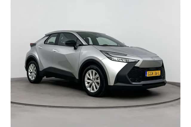 Toyota C-HR (2024) thumbnail 1