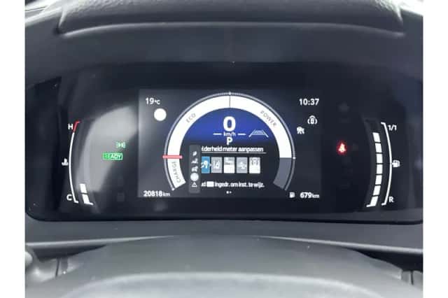 Toyota C-HR (2024) thumbnail 3