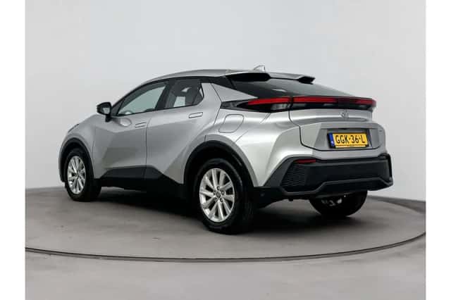 Toyota C-HR (2024) thumbnail 4
